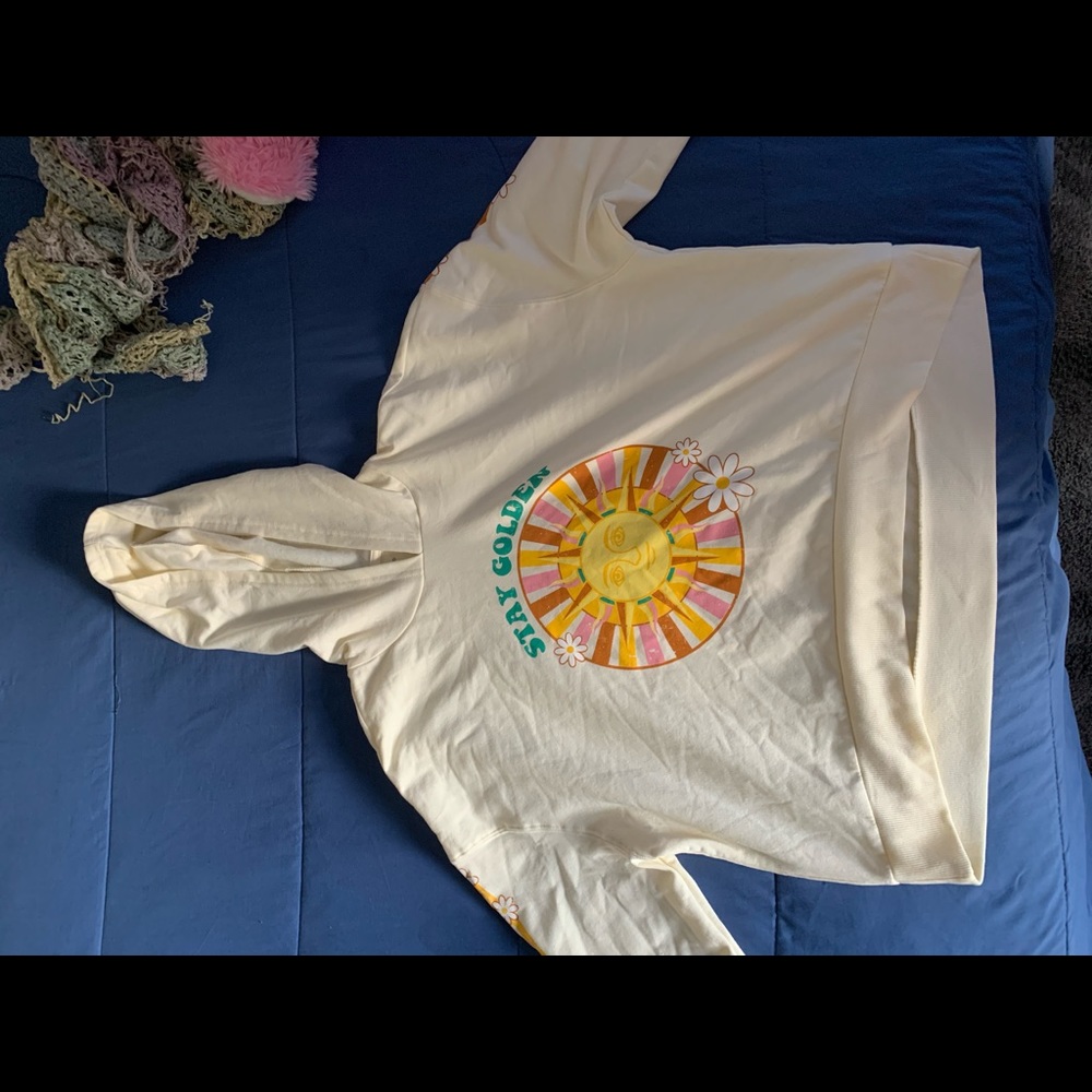 NWT SWEATSHIRT !!!